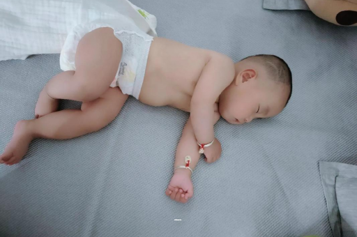 丹东宝宝总是摇头怎么回事